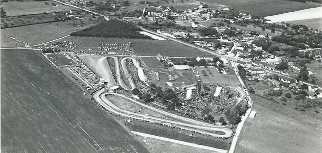 La modification d'une piste de motocross