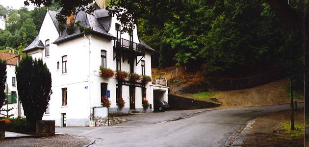 Carlqvist boit une bière en course Carlqvist boit une bière en course